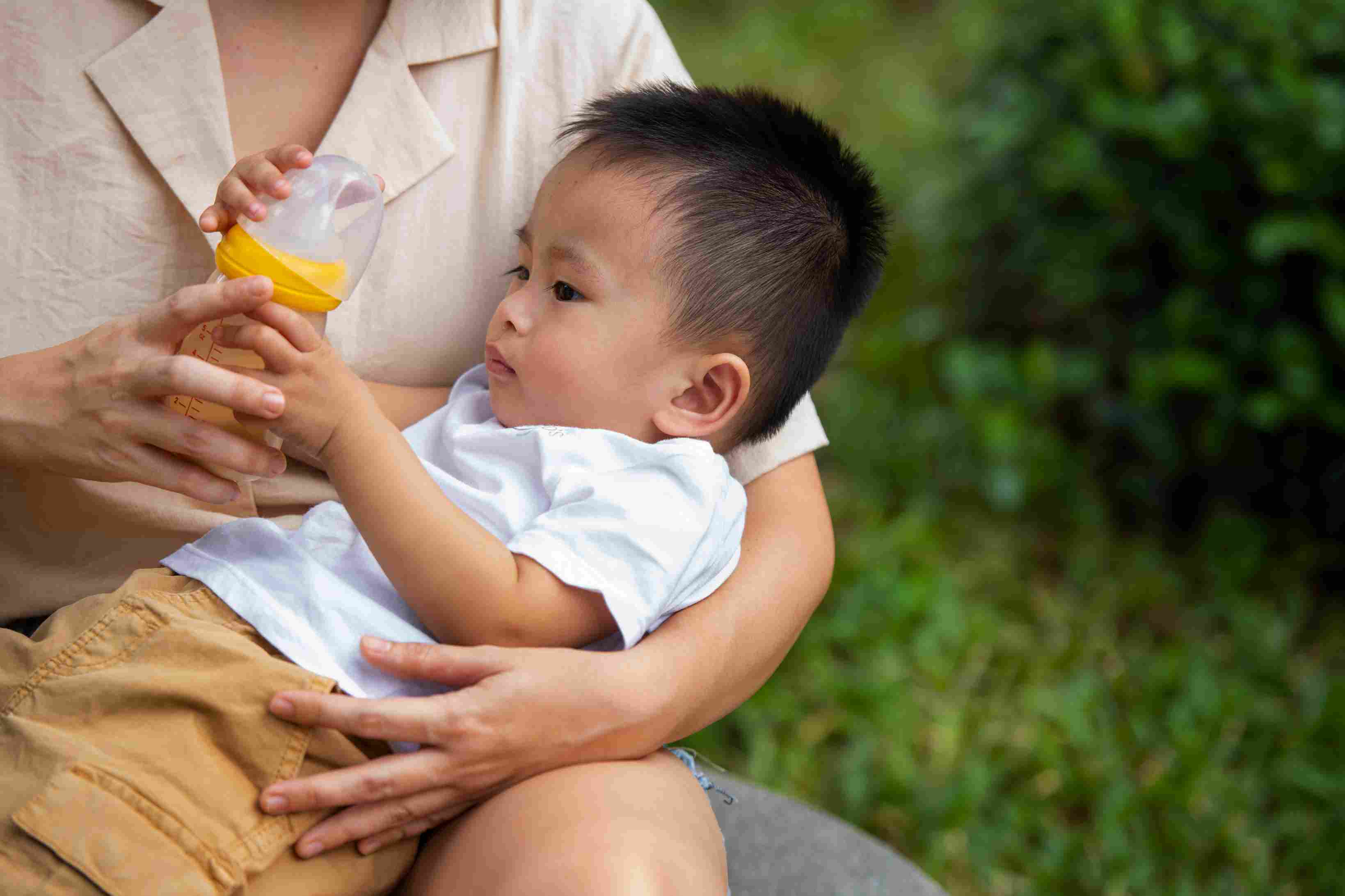 Gambar Anak Menggunakan Dot
