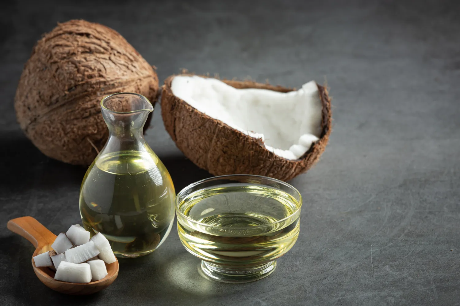 Kandungan Antiseptik Alami dalam Air Garam dan Minyak Kelapa