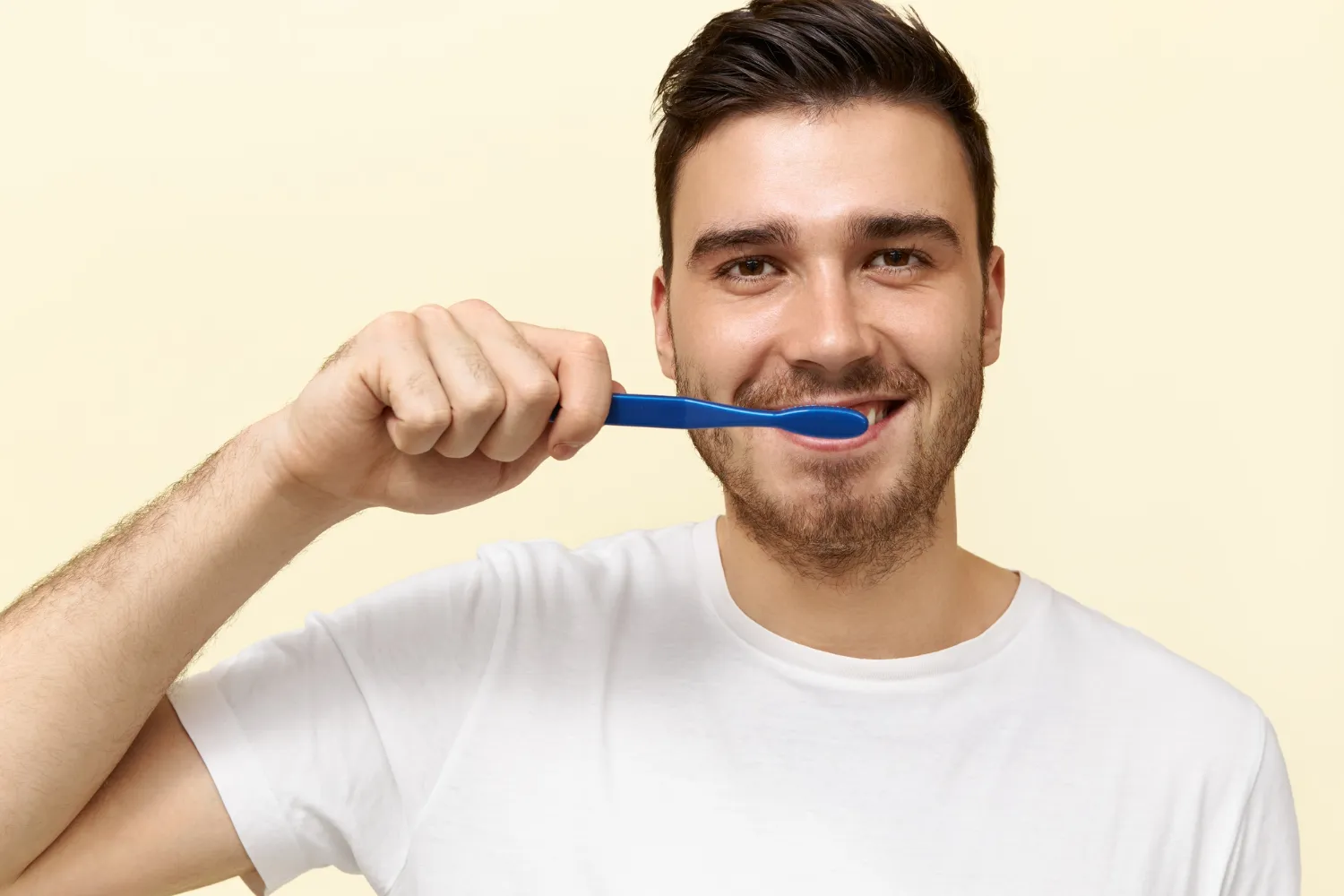 Tips Menyikat Gigi yang Benar